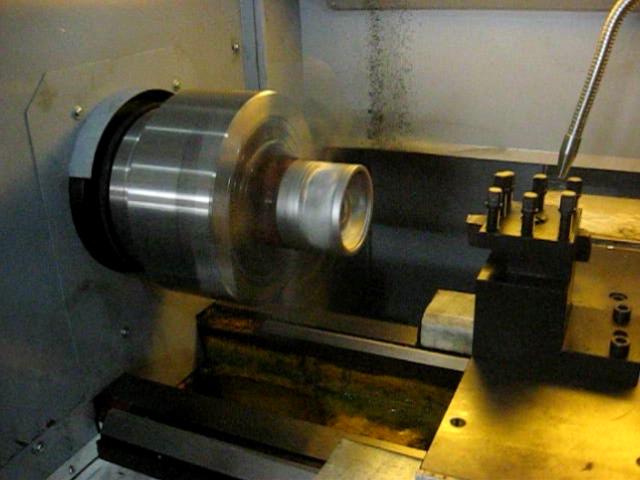 打中心孔、车止口.AVI_20240604_082513736.jpg 汽车发动机活塞(图1)